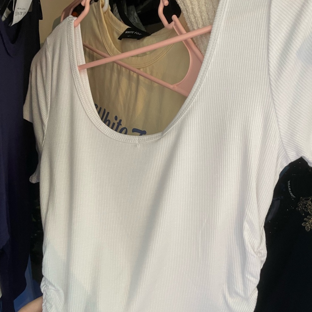 white ruched scoop neck crop tee size medium women’s